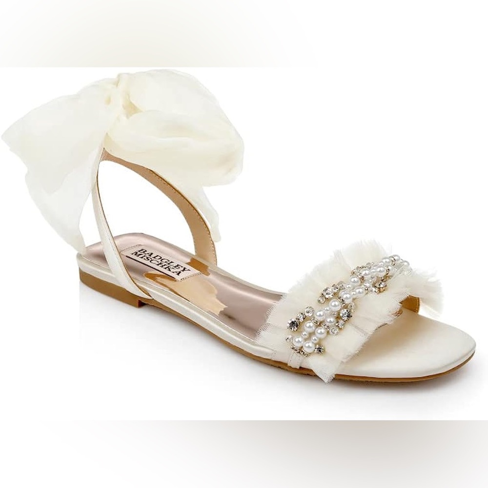 NWT Badgley Mischka Talia Flat Sandal With Chiffon Ivory